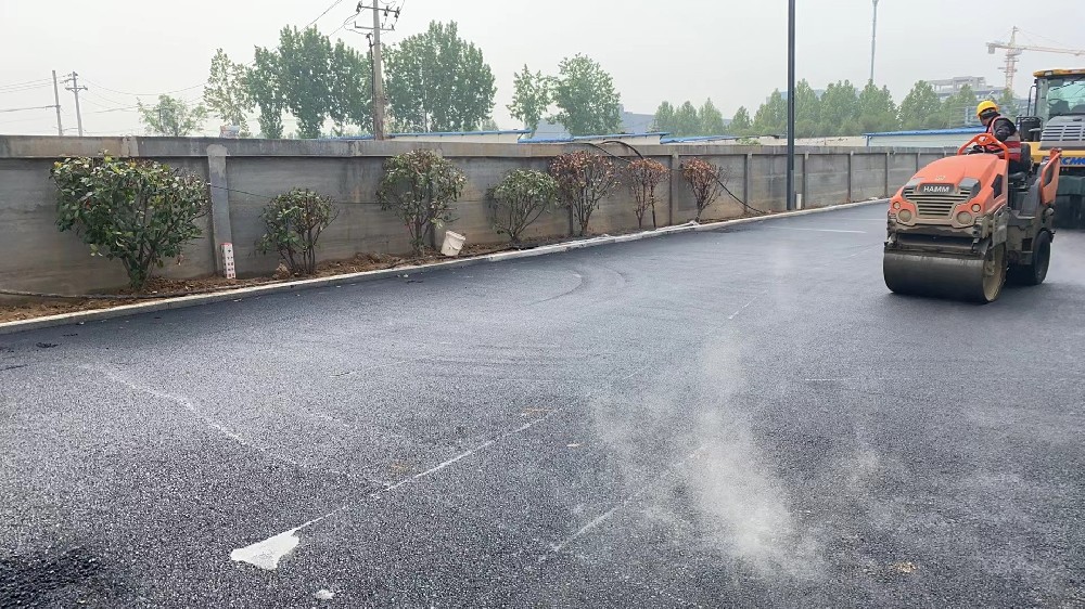 鄭州鞏義瀝青路面冷補技術的特點